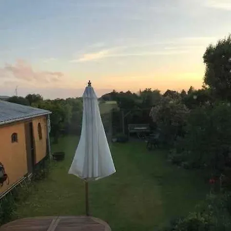 度假居 Cozy Summer House With Nature In The Backyard *